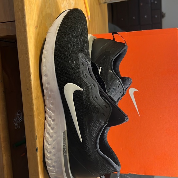 Nike Odyssey React- near new condition - Picture 2 of 3